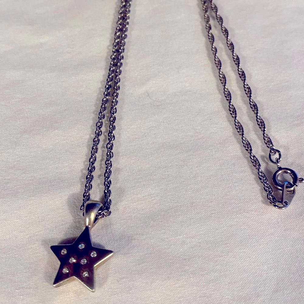Vintage Liz Claiborne gold tone star necklace